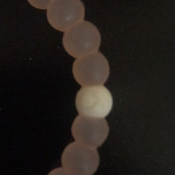 Authentic pink Lokai bracelet - Picture 3 of 3
